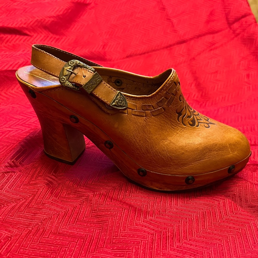 Vintage Pina Colada clogs.